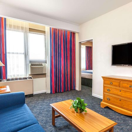 Ramada By Wyndham Jersey City Exterior photo