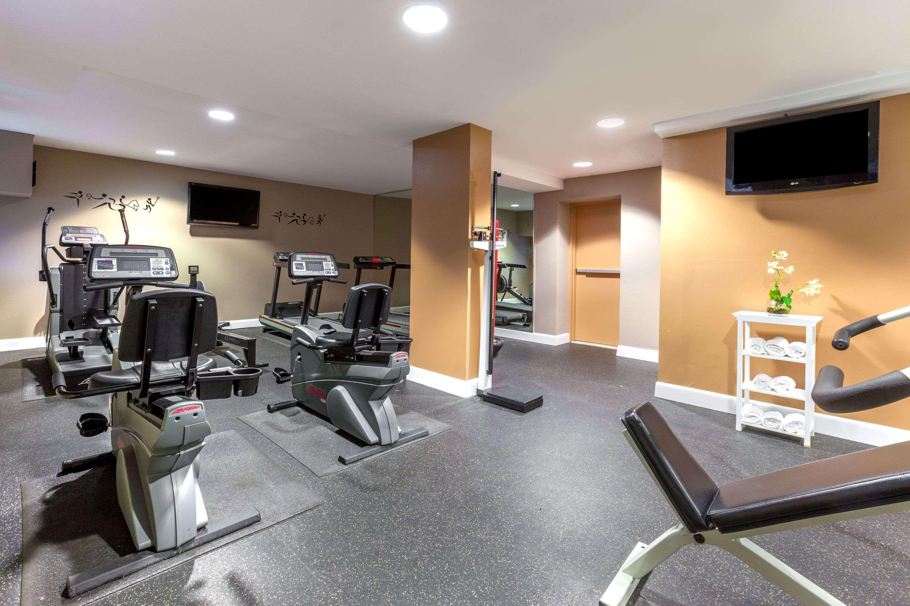 Ramada By Wyndham Jersey City Exterior photo