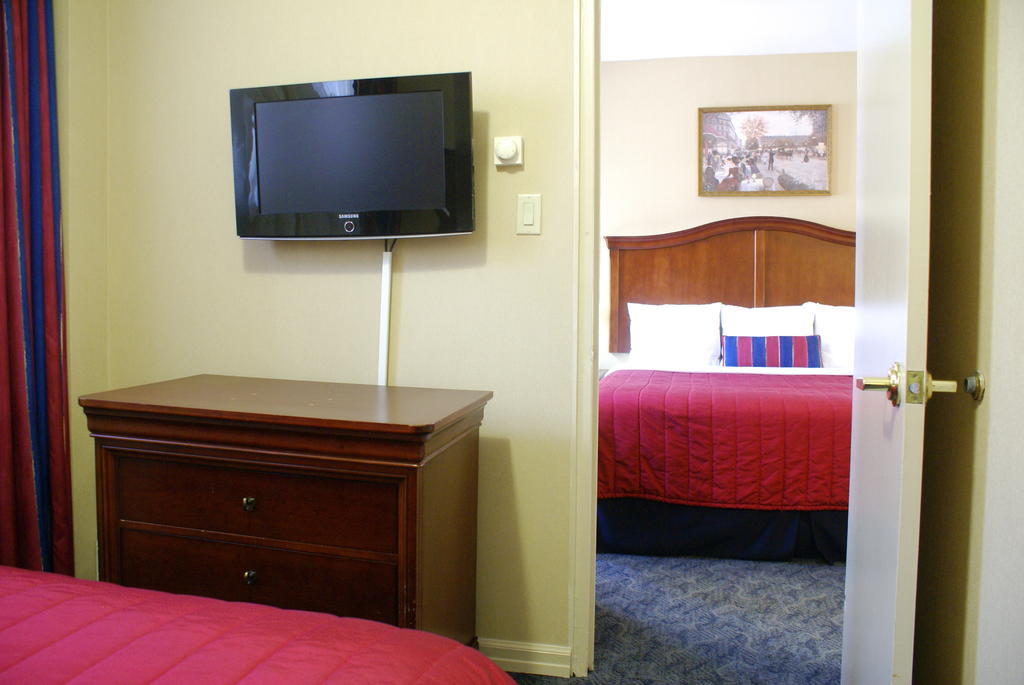 Ramada By Wyndham Jersey City Exterior photo