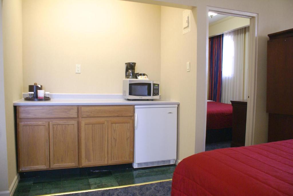 Ramada By Wyndham Jersey City Room photo