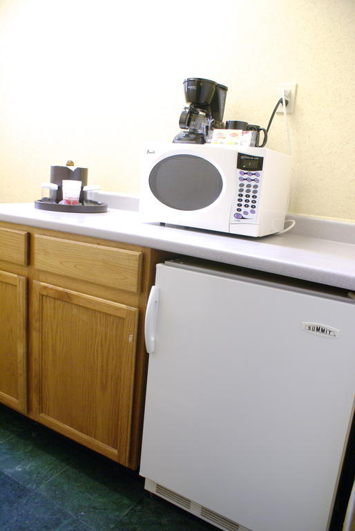 Ramada By Wyndham Jersey City Room photo