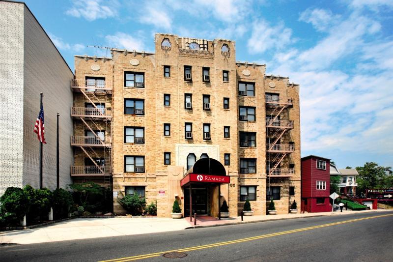 Ramada By Wyndham Jersey City Exterior photo