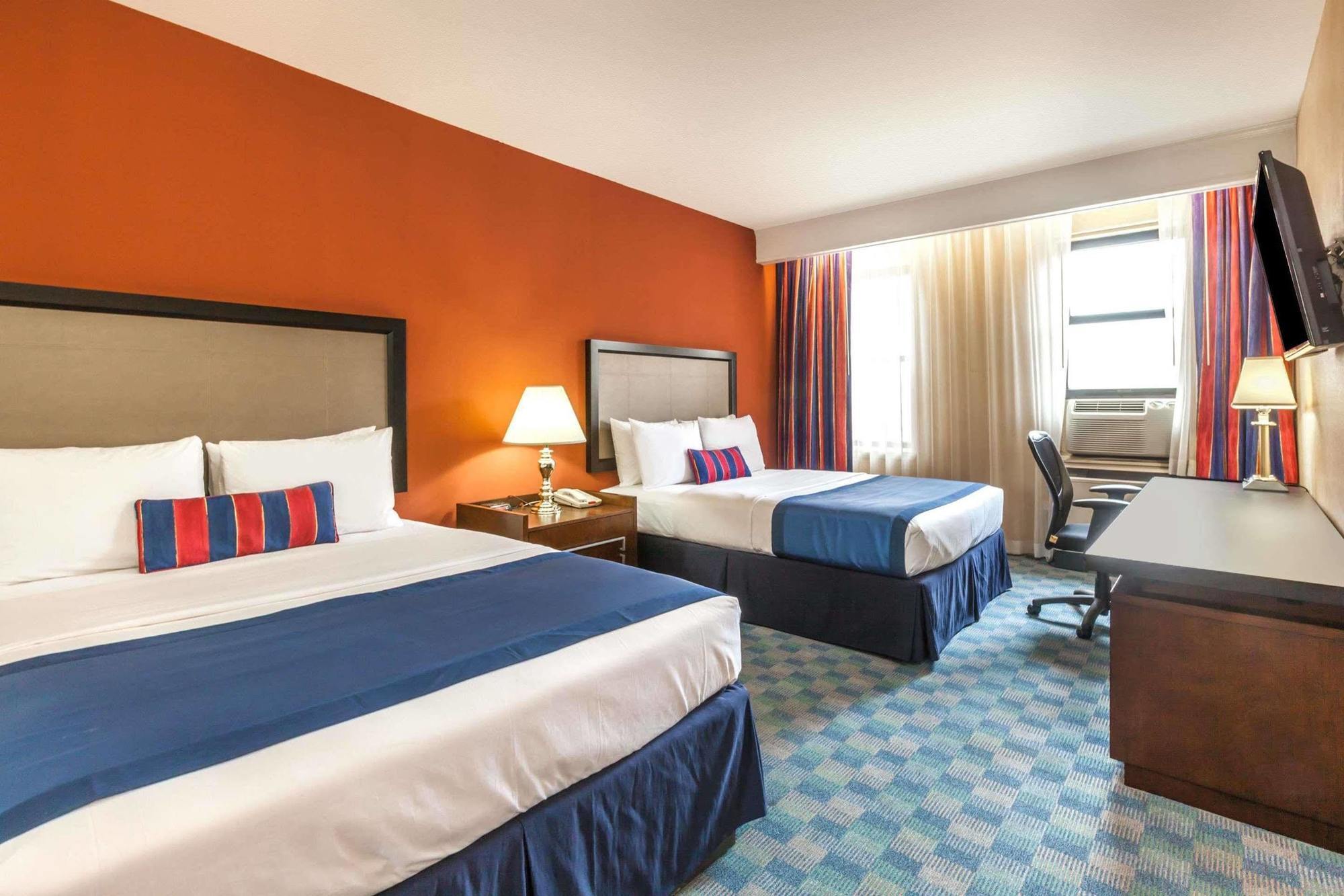 Ramada By Wyndham Jersey City Exterior photo