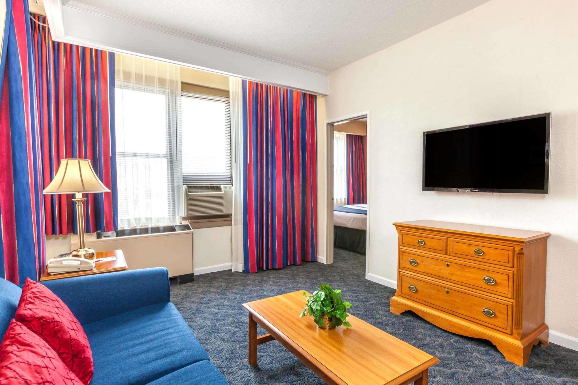 Ramada By Wyndham Jersey City Exterior photo